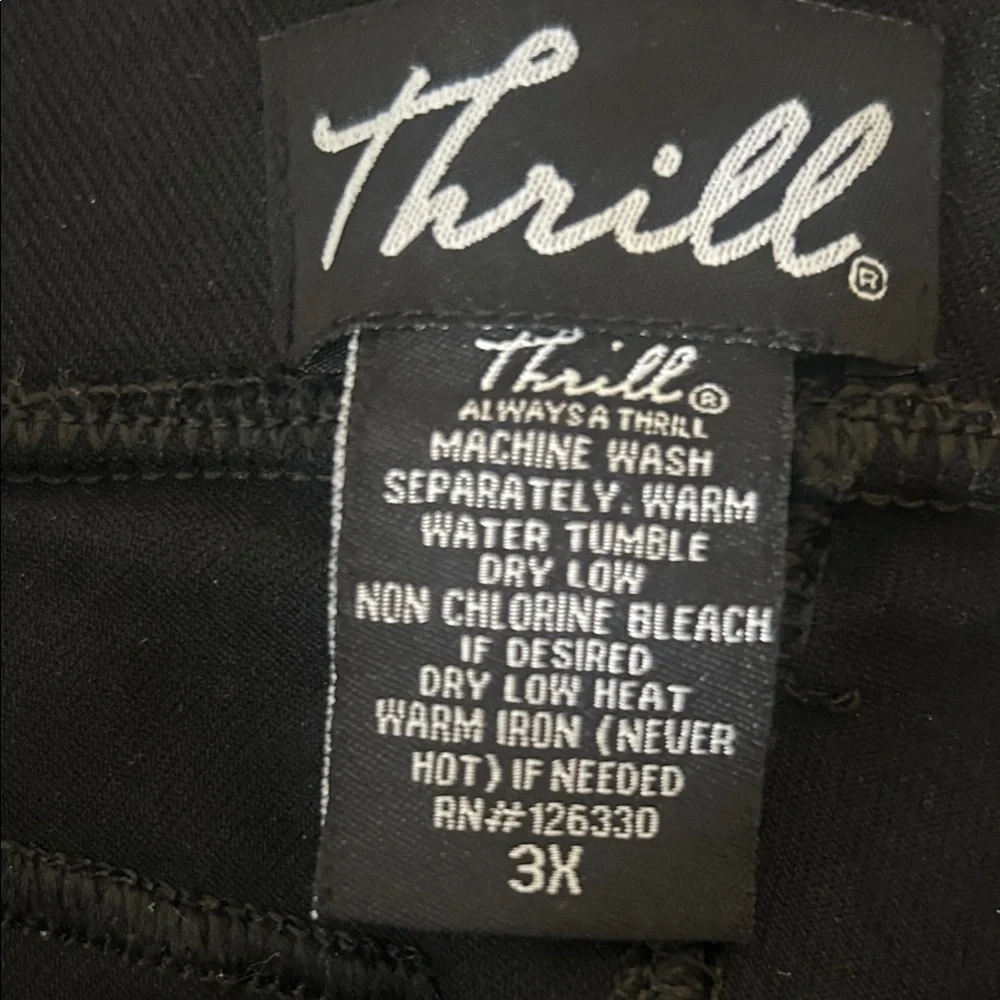 Thrill Black Women's Cargo Shorts w/ faux front pockets. - Picture 7 of 9